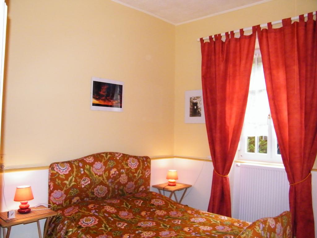 Villa Des Capucins Luxeuil-les-Bains Rom bilde
