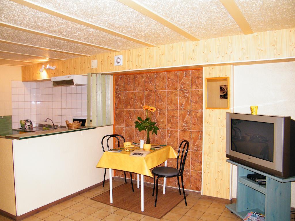 Villa Des Capucins Luxeuil-les-Bains Rom bilde